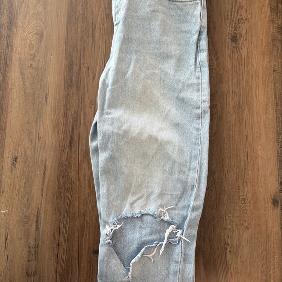 Levi’s jean’s - high rise mom Jean - Picture 3 of 4